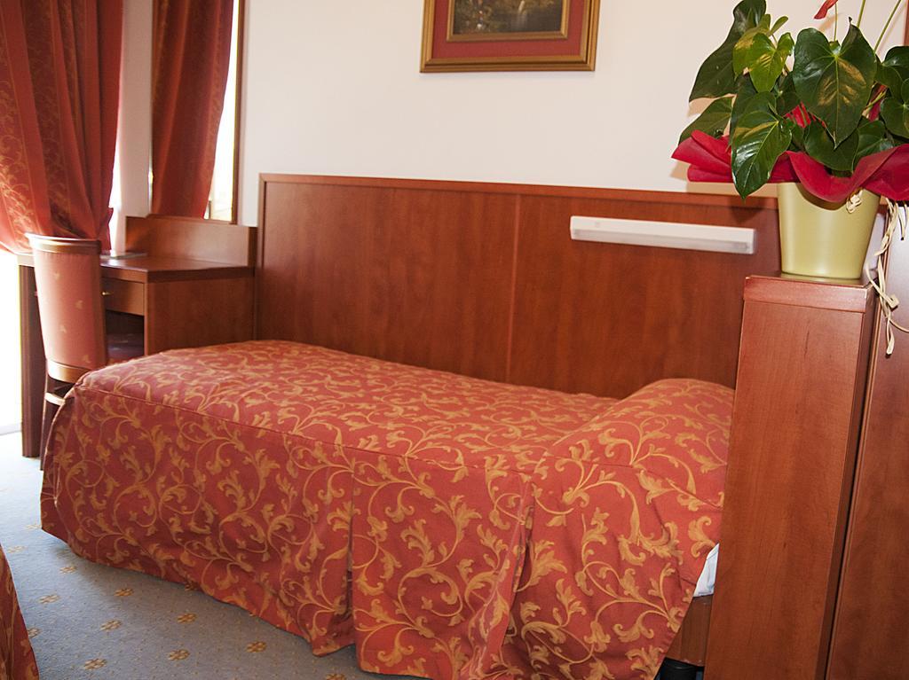 Hotel Garden Limone sul Garda Pokój zdjęcie